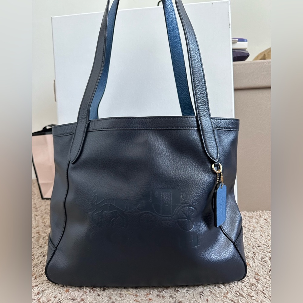 HORSE AND CARRIAGE TOTE WITH HORSE AND CARRIAGE (COACH C4063)